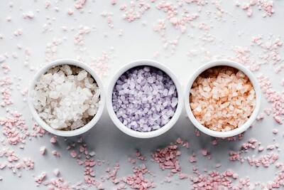 خطرات استفاده مادران از نمک‌های رنگی برای جنین