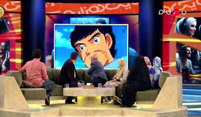 دوبله زنده کارتون نوستالژی فوتبالیست‌ها در یک برنامه تلویزیونی + ویدئو | همراهی محسن کیایی با دوبلورها