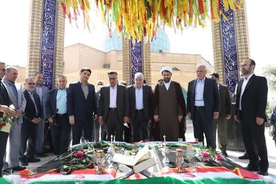 ادای احترام مشاور وزیر علوم به شهدای گمنام دانشگاه چمران!