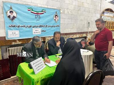 مدیرکل ارتباطات مردمی قوه قضاییه به مشکلات حقوقی و قضایی نمازگزاران در مسجد امام سجاد (ع) رسیدگی کرد