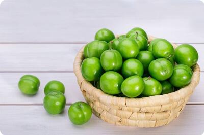گوجه سبز 2 میلیون تومانی و چغاله بادام 700 هزار تومانی| میوه‌های لوکس بهاری برای لاکچری خورها!