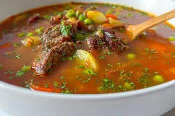 دستور پخت سوپ بیف؛ مقوی و خوشمزه برای مهمانی! - آینه فردا