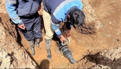 رفع شکستگی‌های خط انتقال آب شرب روستای «طارس» فیروزکوه