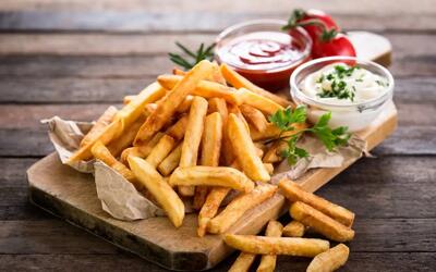 طرز تهیه سیب زمینی سوخاری رستورانی در خانه | ترد و خوشمزه مثل بیرون!