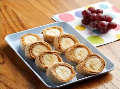طرز تهیه سوشی موز مجلسی برای صبحانه | دسری متفاوت و خوشمزه در چند دقیقه!