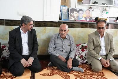 استاندار لرستان با خانواده شهید «اسماعیل عباس‌پور» دیدار کرد