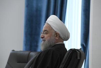 عکس/ حضور حسن روحانی بر سر مزار والدین خود