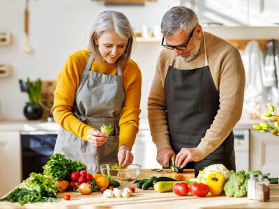 مناسب‌ترین رژیم غذایی برای میانسالان کدام است؟