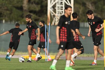 عارف محمدوند مهمان ویژه تمرین پرسپولیس؛ مشاور مدیرعامل هم بود - پارس فوتبال