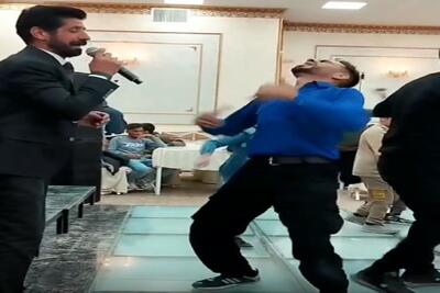 آواز شاد؛ مرد هوایی تو عروسی با رقصش فیلم هندی بازی کرد خودشو میزنه رو زمین قل میخوره