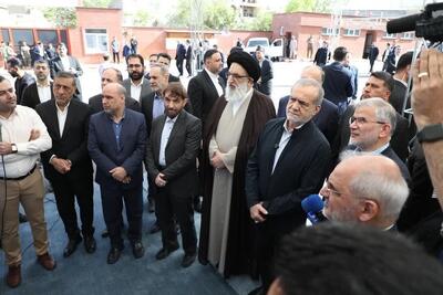 بازدید پزشکیان از نمایشگاه توانمندی‌های قرارگاه اجتماعی استان البرز