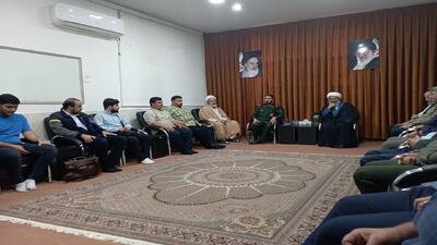 تصاویری از دیدار نوروزی جمعی از مسئولان با امام جمعه ماهدشت