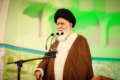 آیت‌الله علم‌الهدی: فریبکاری دشمن در قالب مذاکره خطرناک است