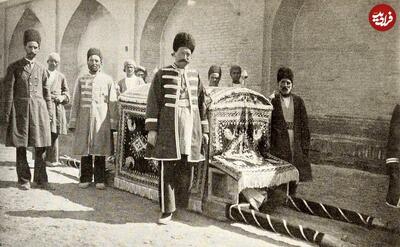 عکس/ نمایی از تشییع جنازه و تابوت شاه شهید ۱۲۹ سال پیس در نزدیکی تکیه دولت | اقتصاد24