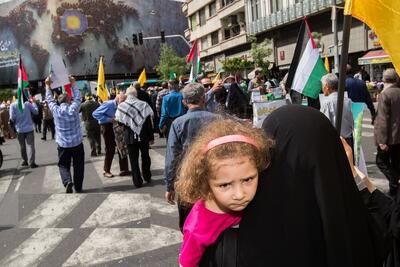 تصاویر؛ نمازگزاران تهرانی خشم خود از اسرائیل را نشان دادند