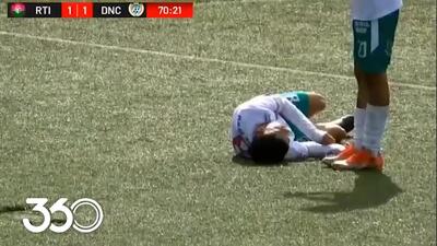 مرگ فوتبالیست جوان پس از برخورد با دروازه‌بان
