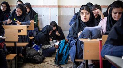 بلاتکلیفی دانش‌آموزان؛ امتحانات نهایی پایه یازدهم باز هم تغییر کرد - مردم سالاری آنلاین