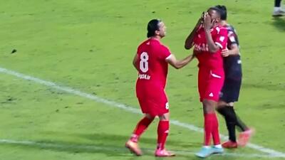 پنالتی از دست رفته یامگا برابر پرسپولیس - پارس فوتبال