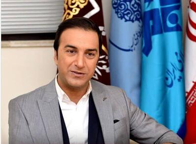 حمله مجری سابق تلوزیون به گزارشگر بازی استقلال - فولاد؛ اصلا گل محمدی با جادوگر در ارتباط نبوده! / عکس - پارس فوتبال