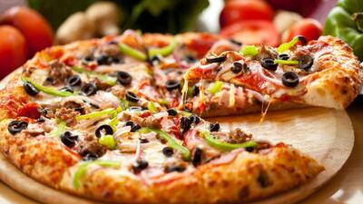 دستور تهیه پیتزا گوشت و قارچ خوشمزه به روش فست فوری ها