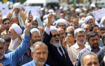 ۲ عکس عجیب علیه مذاکرات ایران و آمریکا در عمان/ مکان: خیابان های قم