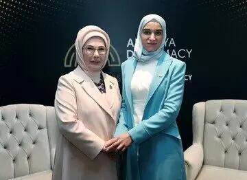 عکس همسر جولانی در آغوش همسر اردوغان