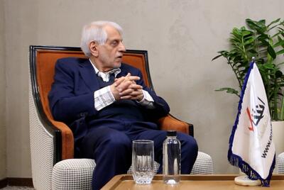ویدیو/ ماجدی، سفیر اسبق ایران در آلمان: ظریف در یکی از جلسات آخر مذاکرات برجام، با جان کری دهن به دهن شد/ جان کری عصبانی شد، به حالت قهر بیرون رفت و به ظریف گفت «جواد اگر اینطوری صحبت کنی، دیگر [من نیستم]»/ عراقچی او را آرام کرد و به ظریف گفت: اینقدر تند نرو