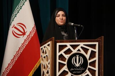 تجلیل از هنرمند انقلابی لرستان / هنر انقلاب اسلامی مزین به «تعهد» است