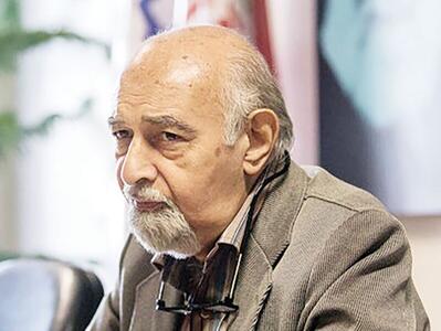 با عشق پشت میکروفن رادیو می‌نشینم