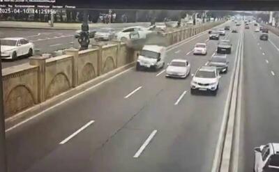 فیلم/ پرواز یک خودرو در باکو!