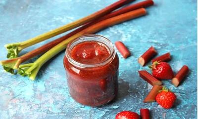 طرز تهیه مربای ریواس و توت‌فرنگی + نکات شکرک و کپک نزدن