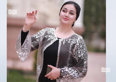 ماجرای زندگی سخت و دردناکِ بازیگر نقش چمن در سریال پایتخت ۷ در دوران کودکی از زبان خودش / بیوگرافی تهمینه رجبوا + فیلم