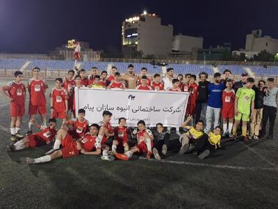 ماهان پردیس روی سکوی قهرمانی لیگ برتر فوتبال قم ایستاد