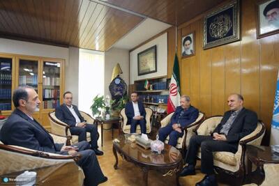 استاد پیشکسوت دانشکده دامپزشکی حق نشر تمامی آثار خویش را به دانشگاه تهران واگذار کرد