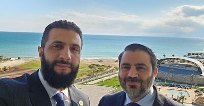 عکس/ سلفی جولانی و یکی دیگر از اعضای تحریرالشام قبل از سفر به امارات