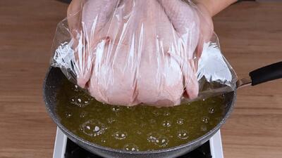 نحوه تمیز کردن و مرینیت کردن مرغ با کیسه پلاستیکی