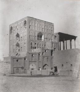 عکس/ نمایی بی نظیر از ۹۳ سال پیش عمارت عالی قاپو اصفهان | اقتصاد24