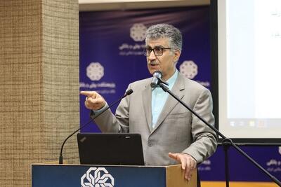 بانک مرکزی موقعی که تشخیص می‌دهد زمان خداحافظی با یک بانک فرارسیده نباید در آن تردید کند