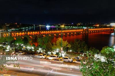 تصاویر: زاینده‌رود در آغوش شب