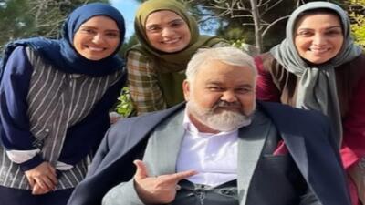 خبر روز | عکس تازه و خاص اکبر عبدی و مونا کرمی در کنار همسرش سپند امیرسلیمانی | گلی شی