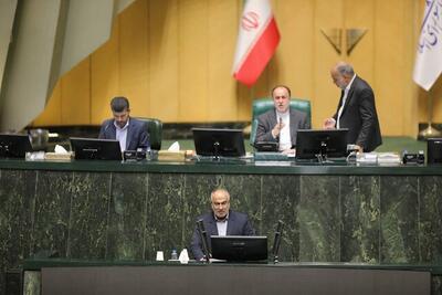 پولادی: مذاکره با آمریکا فقط با چراغ سبز رهبری!