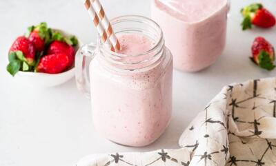 طرز تهیه میلک شیک توت‌ فرنگی به روش کافی‌‌شاپی