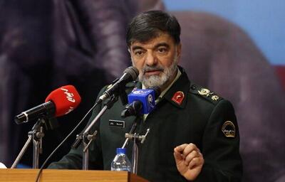 شوخی سردار رادان با رئیس پلیس راهور در یک نشست خبری (فیلم)