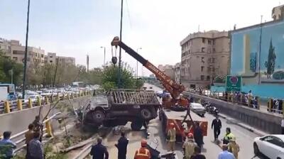 واژگونی مرگبار خاور حامل کپسول گاز در بزرگراه امام علی (فیلم)