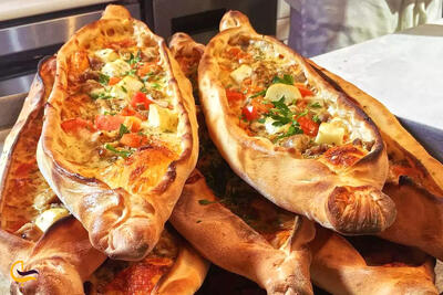طرز تهیه پیتزا قایقی فوق العاده خوشمزه و خیلی راحت
