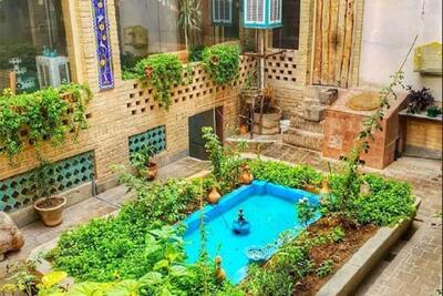 پرده آکاردئونی، سقف آینه‌کاری، دکور چوبی؛ برای این خانه باید مُرد - چیدانه