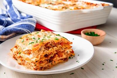 طرز تهیه لازانیا بدون فر/ راز خوشمزگی لازانیا با ساده‌ترین وسایل خانه!