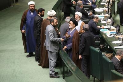 چرا کسانی که خود را هسته سخت نظام می‌دانند، در برابر نظام ایستادند؟