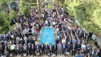 عطار عارفی است که گویا تمام ذرات عالم را می‌شناسد