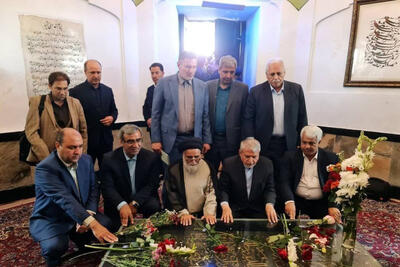 آرامگاه عطار نیشابوری گلباران شد